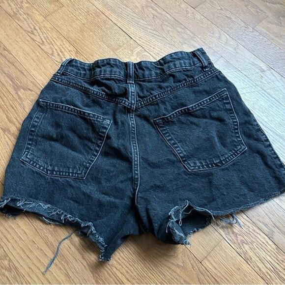 Topshop Black High Rise Waisted Denim Distressed Frayed Shorts Women’s Size 6 - Picture 4 of 6